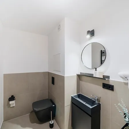 Homely - Loft, Terrace, Near Ostkreuz I Free Parking Daire *