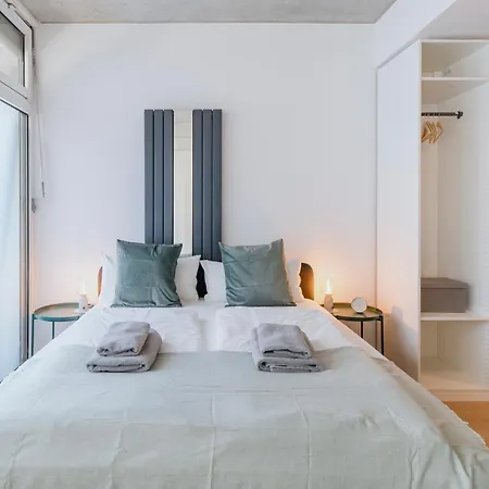 Homely - Loft, Terrace, Near Ostkreuz I Free Parking Daire Berlin