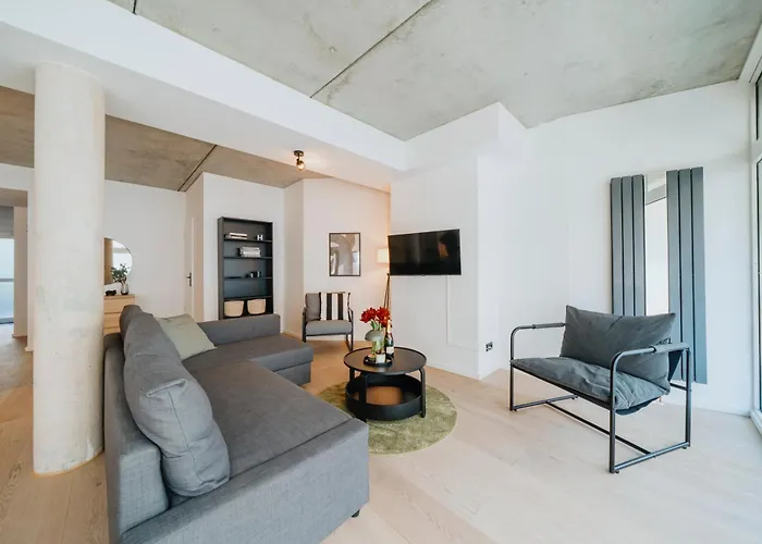 Homely - Loft, Terrace, Near Ostkreuz I Free Parking Apartment *